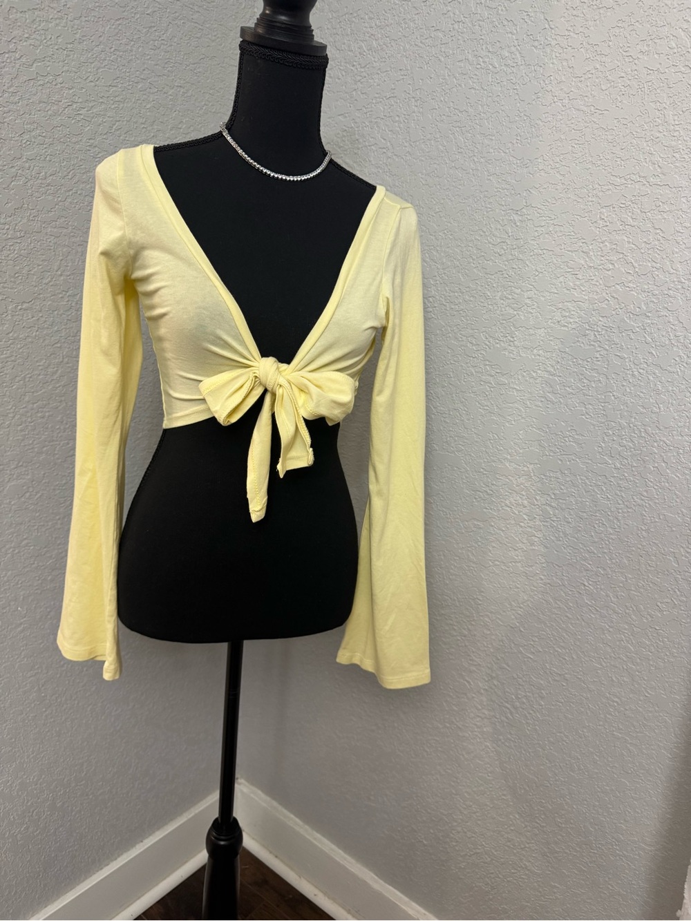 gaze Pale Yellow Tie-Front Long Sleeve Crop Top